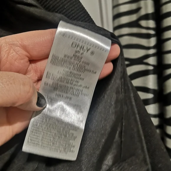 Blazer - Picture 6 of 6